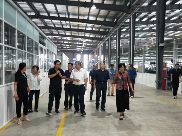 县人大常委会对我县上半年经济运行情况开展调研