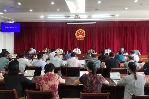 县十六届人大常委会第四十一次会议召开