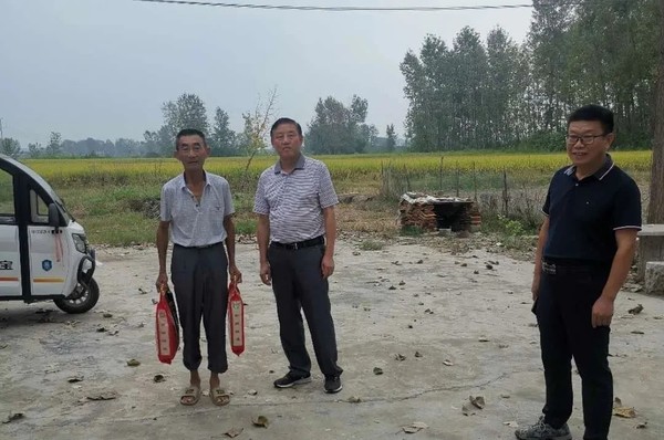 陈国祥“两节”前深入桑涧镇走访慰问贫困户并了解产业发展状况