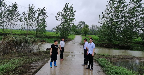 蒋集镇人大：坚守防汛一线，履行人大职责，彰显代表本色 (1).jpg