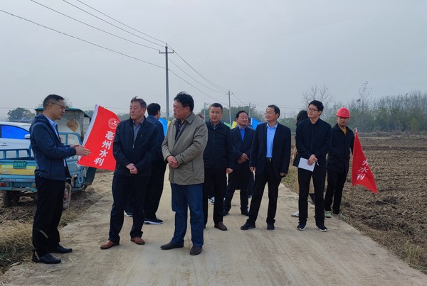 县人大代表议案及建议办理第一评估组调研高标准农田建设情况