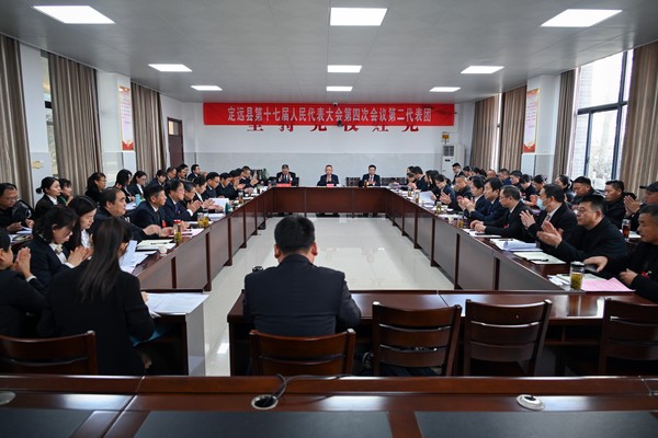 1.3邹军、潘金钟、史新荣分别参加代表团会议.jpg