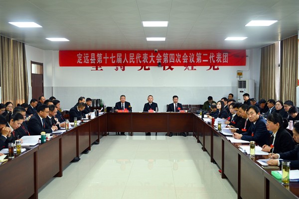 1.4邹军参加县十七届人大四次会议第二代表团审议.jpg