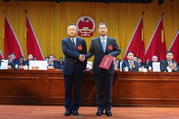 1.6定远县第十七届人民代表大会第四次会议举行第三次全体会议2.jpg