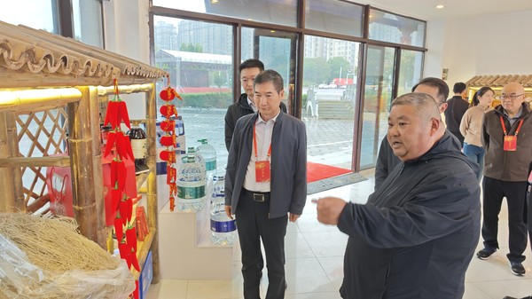 县人大常委会开展提振消费调研