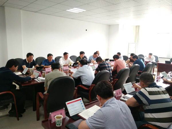 县十六届人大常委会第56次主任会议召开